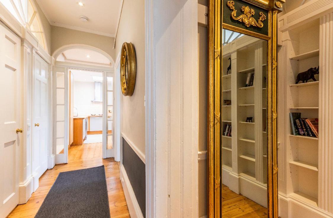New Town Apartment With Castle View Edinburgh Ngoại thất bức ảnh